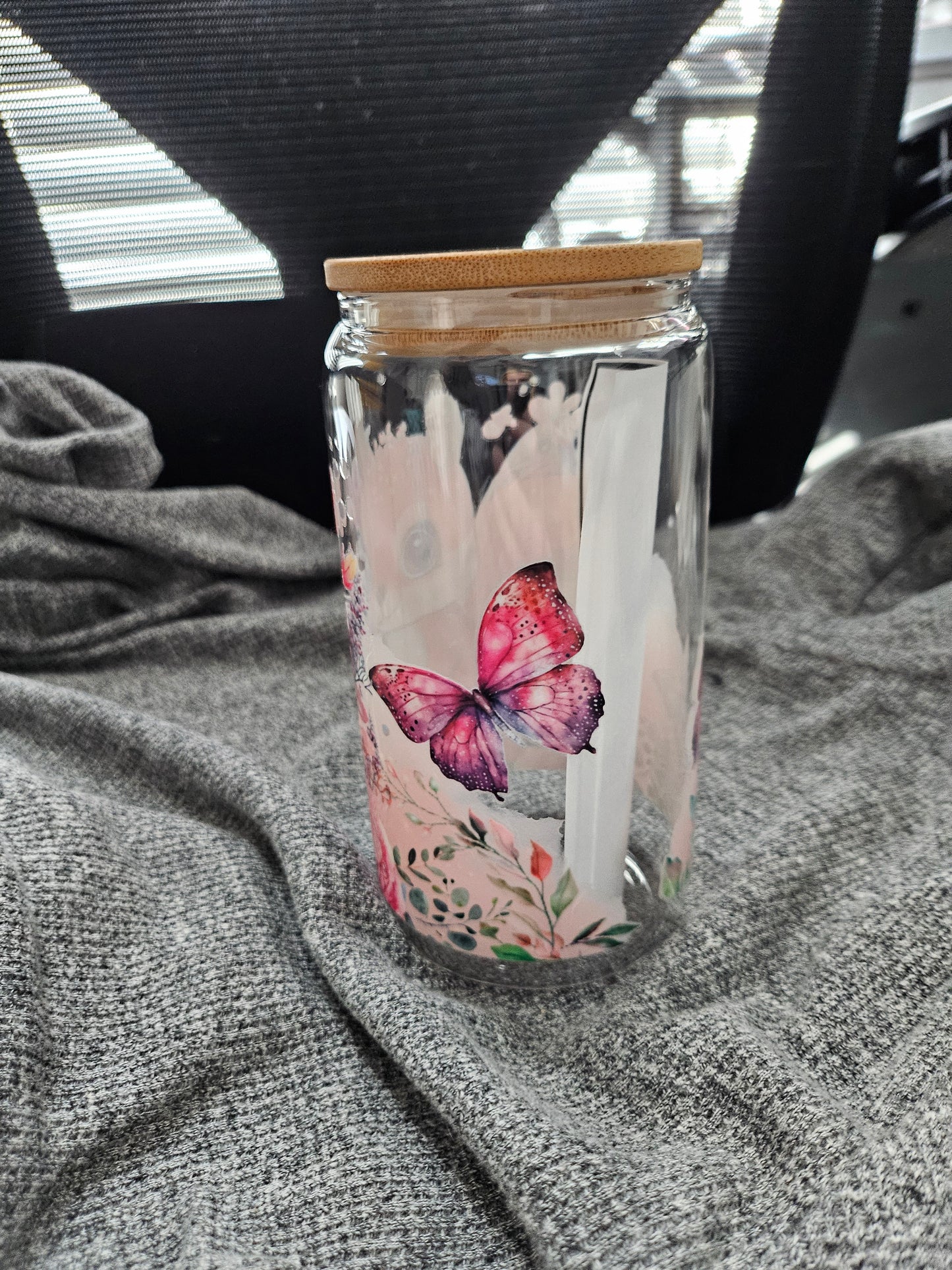 Floral squirrel glass tumbler